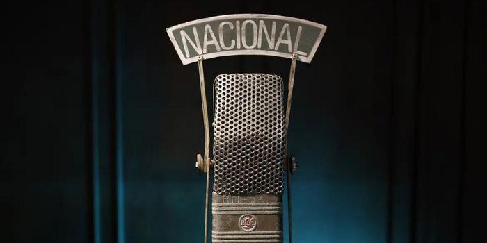 Rádio Nacional celebra 90 anos com episódio de Rádio Memória dedicado à história da sofrência e aos grandes sucessos românticos da Era do Rádio.