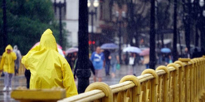 São Paulo teve áreas em alerta por fortes chuvas neste sábado. Previsão indica calor intenso e baixa umidade nos próximos dias.