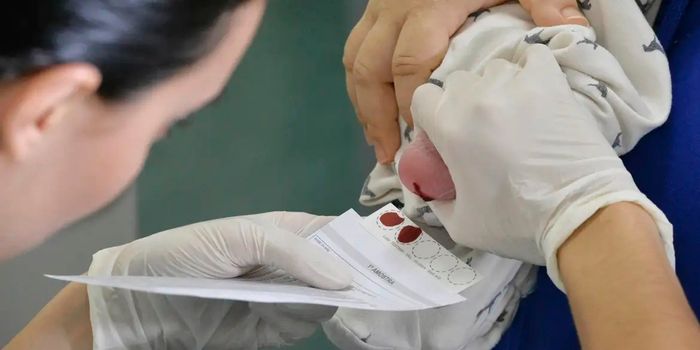 Diagnóstico tardio da AME ainda é desafio no Brasil; entidades defendem ampliação do teste do pezinho e acesso rápido ao tratamento.