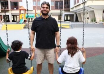 Pais podem ajudar a prevenir o machismo entre meninos com diálogo, afeto, educação pelo exemplo e parceria com a escola.
