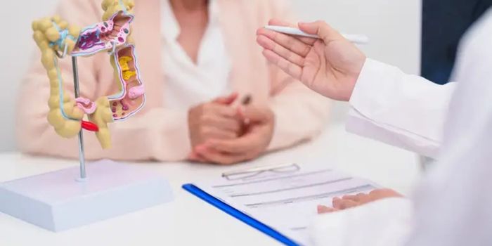 SUS passa a oferecer teste FIT para rastreamento do câncer colorretal em pessoas de 50 a 75 anos. Exame pode ampliar a prevenção da doença.