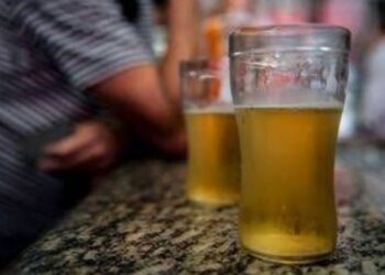 Modera Brasil, no Meu SUS Digital, ajuda a identificar riscos no consumo de álcool e orienta usuários sobre prevenção e cuidados no SUS.