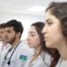 MEC regulamenta participação de residentes da saúde em pós-graduação e permite acúmulo de bolsas, desde que regras e horários sejam respeitados.