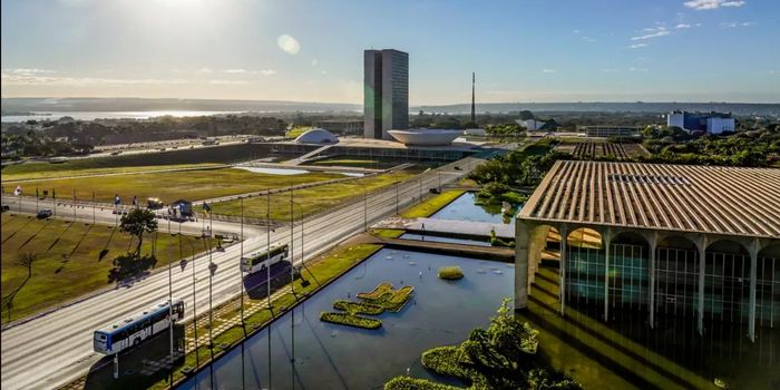 Brasil reduz representação diplomática na Argentina após novas declarações de Javier Milei contra Lula e o STF.