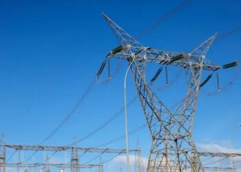 Lula regulamenta o mercado livre de energia e define cronograma para consumidores comerciais e residenciais escolherem fornecedores.