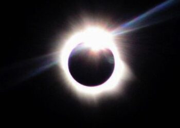 Eclipse solar total ocorre nesta quarta-feira (12) e poderá ser visto no Hemisfério Norte. Observatório Nacional transmitirá o fenômeno ao vivo.