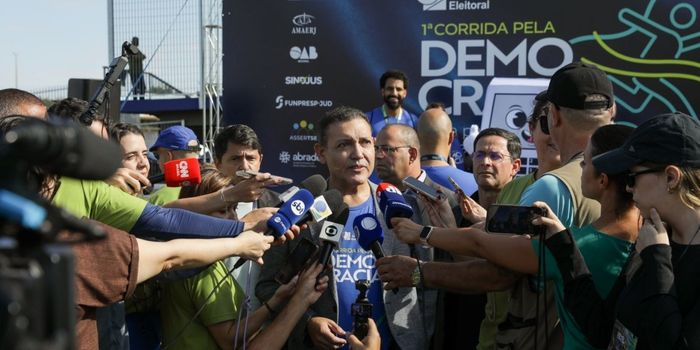 Presidente do TSE, Nunes Marques, reforçou a segurança da urna eletrônica e destacou ações de transparência antes das eleições de 2026.