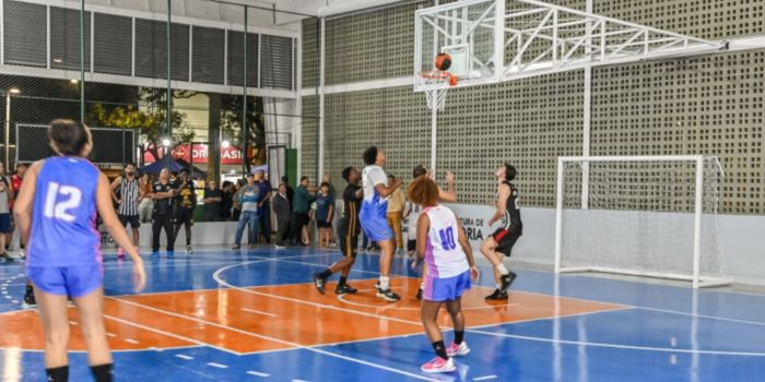 Prefeitura de Vitória inaugura ginásio coberto em Jardim da Penha para atividades esportivas, recreativas e comunitárias.