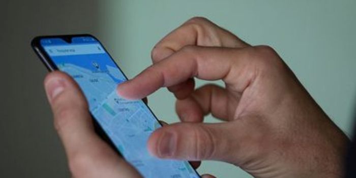 Internet facilita o acesso a serviços públicos, documentos, conteúdos educacionais, operações bancárias e atividades realizadas a distância.