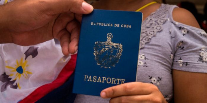 Brasil recebeu mais de 34 mil pedidos de refúgio no primeiro semestre de 2026, com cubanos liderando as solicitações, segundo dados do OBMigra.