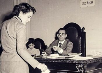 Especialistas afirmam que ataques ao voto feminino repetem discursos históricos e reforçam a importância de proteger direitos conquistados pelas mulheres.