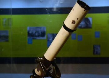Agosto terá eclipse solar e lunar. O eclipse da Lua poderá ser visto de todo o Brasil na madrugada de 28 de agosto.