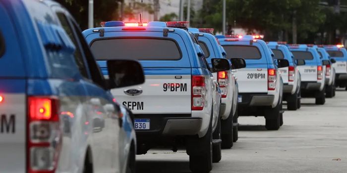 PM do Rio realiza operações contra o Comando Vermelho em comunidades da capital e da Região Metropolitana nesta quinta-feira (13).
