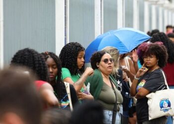 Participantes do Encceja 2026 já podem consultar o local da prova. Exame acontece em 23 de agosto, nos períodos da manhã e da tarde.