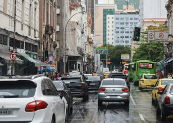 Motoristas que usarem veículos em campanhas eleitorais devem avisar a seguradora e verificar mudanças na apólice para preservar a cobertura.