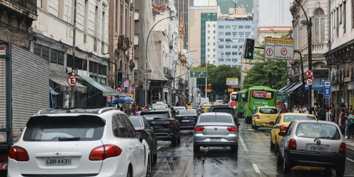 Motoristas que usarem veículos em campanhas eleitorais devem avisar a seguradora e verificar mudanças na apólice para preservar a cobertura.