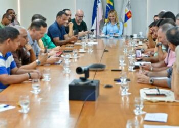 Prefeitura de Vitória realiza reunião com lideranças da Região 4 para discutir demandas de bairros e acompanhar ações em andamento.