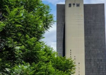 STM determina perda da patente de militar reformado acusado de transmitir HIV a duas mulheres e mantém decisão sobre conduta incompatível com o decoro militar.
