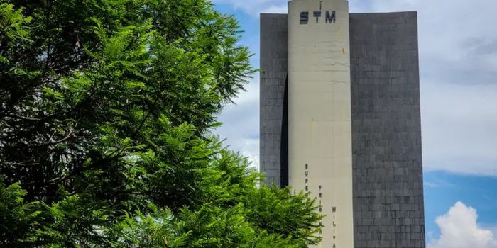 STM determina perda da patente de militar reformado acusado de transmitir HIV a duas mulheres e mantém decisão sobre conduta incompatível com o decoro militar.