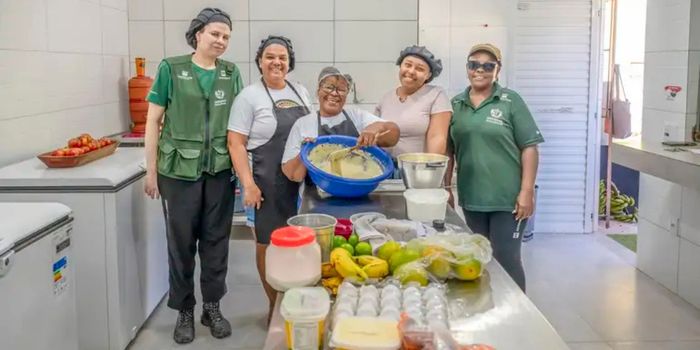 Mulheres de Magé transformam a ubarana em pratos que geram renda, fortalecem a comunidade e valorizam a cultura e a conservação dos manguezais.