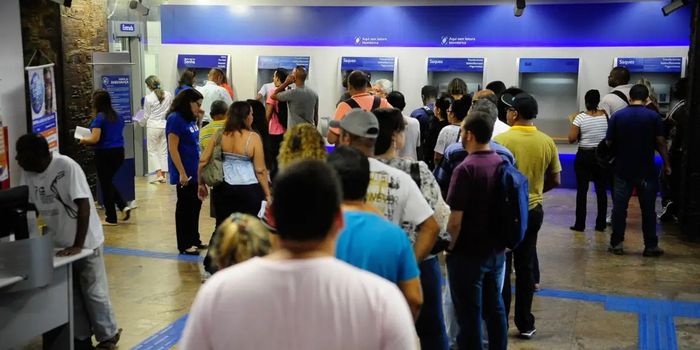 Bancários de todo o Brasil fazem paralisação de 24 horas nesta quinta-feira durante negociações salariais da categoria.