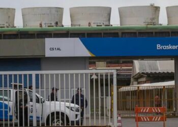 Empresa afirma que medida busca criar segurança jurídica para negociar uma dívida de US$ 10,9 bilhões no Brasil.