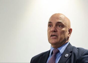 Alexandre de Moraes criticou a influência de redes sociais, falou sobre bolhas digitais e defendeu novo debate sobre o diploma de jornalista.