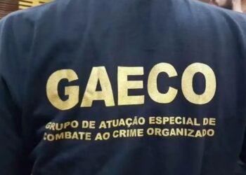 Gaeco denuncia 20 pessoas por envolvimento com a milícia de Curicica e o TCP. Dois policiais militares estão entre os investigados.