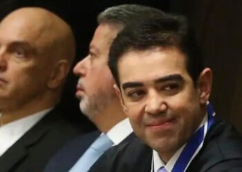 Bruno Dantas renuncia ao cargo de ministro do TCU aos 48 anos e anuncia que seguirá para a iniciativa privada.