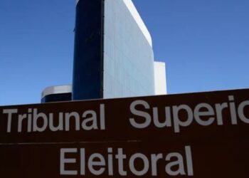 TSE determina retirada de vídeo de Flávio Bolsonaro que associa Lula ao PCC e ao Comando Vermelho após ação da Federação Brasil da Esperança.