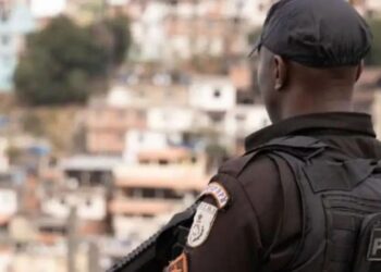 PM ocupa cinco comunidades do Complexo de Israel, no Rio, por tempo indeterminado. Mais de 220 agentes reforçam o patrulhamento na região.