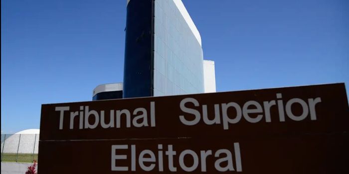 TSE determina retirada de vídeo de Flávio Bolsonaro que associa Lula ao PCC e ao Comando Vermelho após ação da Federação Brasil da Esperança.