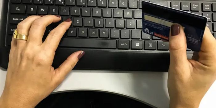 Governo regulamenta o Sistema de Compras Expressas e amplia o Contrata+Brasil para facilitar compras públicas e a participação de MEIs.