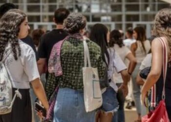 Prazo para aderir ao Desenrola Fies 2026 termina em 31 de agosto. Veja quem pode renegociar a dívida e como fazer o pedido.