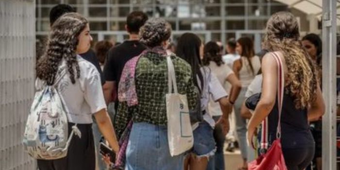 Prazo para aderir ao Desenrola Fies 2026 termina em 31 de agosto. Veja quem pode renegociar a dívida e como fazer o pedido.