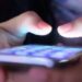 ECA Digital estabelece novas regras para proteger crianças e adolescentes na internet, com controle de idade, privacidade e supervisão parental.