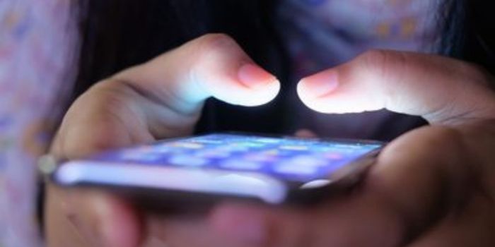 ECA Digital estabelece novas regras para proteger crianças e adolescentes na internet, com controle de idade, privacidade e supervisão parental.