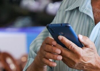 Especialistas alertam para riscos de influência digital e ações cibernéticas nas eleições brasileiras de 2026 em meio às tensões com os EUA.