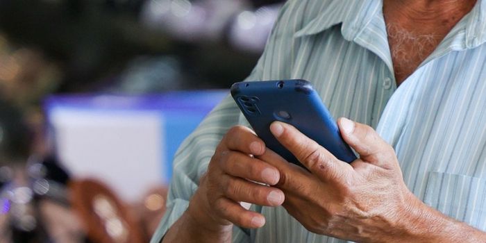Especialistas alertam para riscos de influência digital e ações cibernéticas nas eleições brasileiras de 2026 em meio às tensões com os EUA.