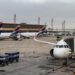 Anvisa atualiza regras sanitárias para aeroportos e aviões no Brasil. Nova norma entra em vigor em 150 dias e prevê novas exigências.