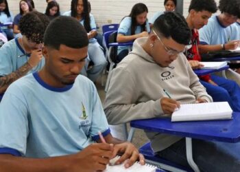 Pé-de-Meia paga nesta segunda nova parcela a estudantes nascidos em novembro e dezembro que mantiveram frequência mínima de 80%.