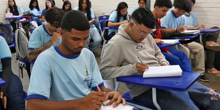 Pé-de-Meia paga nesta segunda nova parcela a estudantes nascidos em novembro e dezembro que mantiveram frequência mínima de 80%.