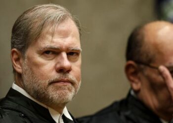 TSE suspende propaganda de Wilson Grassi na internet, bloqueia Fundo Eleitoral e proíbe participação do candidato em debates.