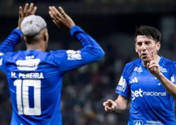 Cruzeiro vence o Flamengo por 2 a 1, de virada, no Mineirão e impede o Rubro-Negro de assumir a liderança do Brasileirão.