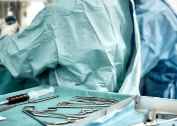 Cirurgiões do Reino Unido usaram inteligência artificial em tempo real para retirar tumor cerebral e preservar a visão de um paciente.