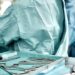 Cirurgiões do Reino Unido usaram inteligência artificial em tempo real para retirar tumor cerebral e preservar a visão de um paciente.