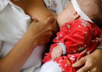 Aleitamento materno exclusivo chega a 59% entre bebês acompanhados pela Atenção Primária do SUS em 2026, segundo dados do Sisvan.