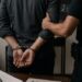 Professor de música de 49 anos é preso no Distrito Federal por suspeita de estupro, importunação sexual e gravação não autorizada.