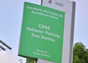 Cras Santo Antônio promove oficina em Vitória para orientar idosos sobre a Carteira da Pessoa Idosa, benefícios sociais e prevenção a golpes financeiros.