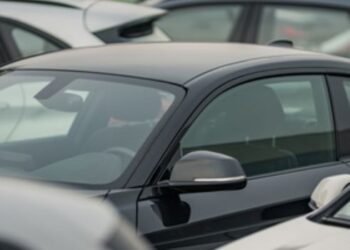 Transferência de veículos poderá ser feita online pelo app CNH do Brasil. Contran regulamentou novas modalidades e integração ao Renavam.